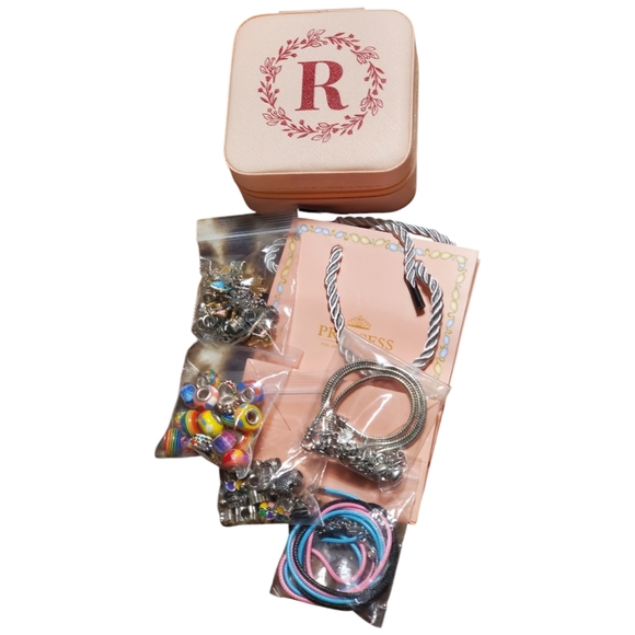 Jewlery Making Kit - With Jewlery Box & Jewlery - Picture 12 of 15